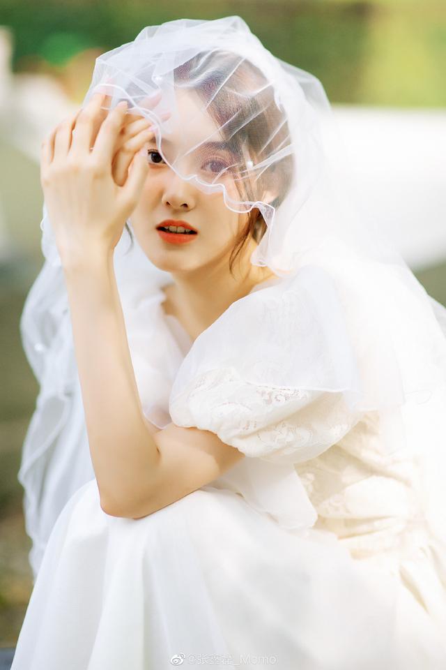 張鑫磊微博曬婚紗照 網友：這是隱婚了？