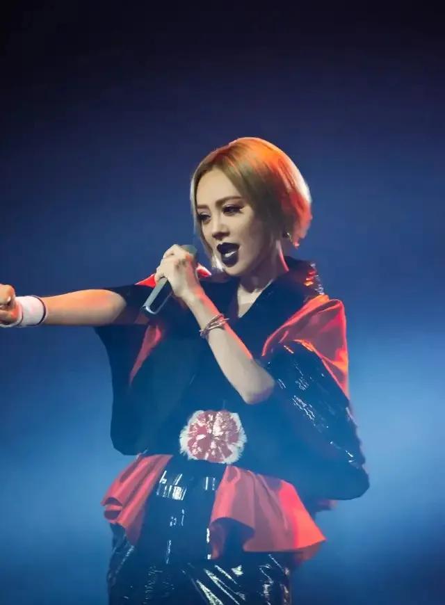 等着看宁静如何“兴风作浪”，没料到这个“刺儿头”认真了起来