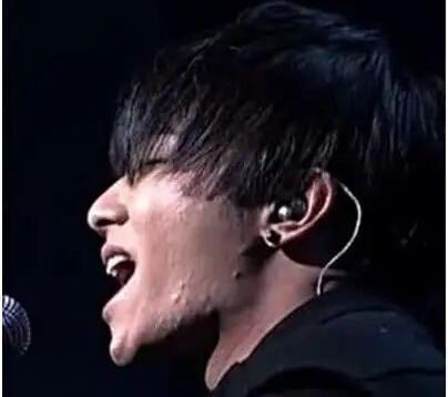 当小鲜肉离开10级美颜，这是真实的皮肤状态，女粉丝还真会喜欢吗