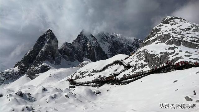 玉龙雪山上的雪究竟是真是假？海拨5596米为何至今无人登顶？揭秘