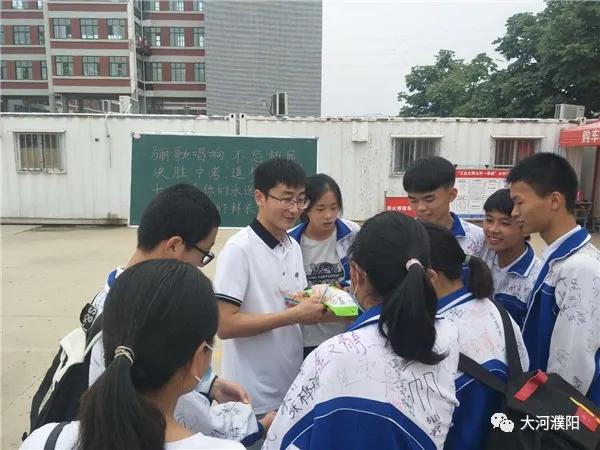 濮陽市第十中學進行初中畢業典禮