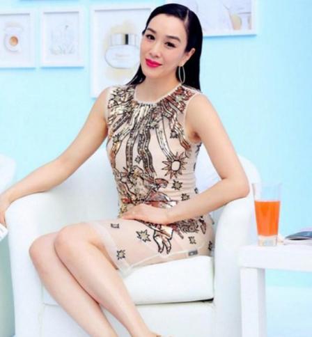 热舞被跳成了健美操，钟丽缇装扮肥硕，被网友笑称为挣钱也是拼了