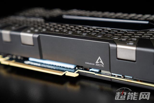 第一款一体式水冷RTX显卡，映众RTX 2080 Ti冰龙黑金版显卡评测