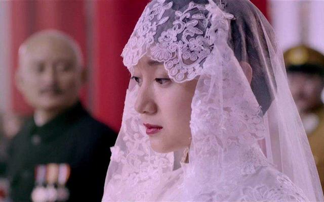 《驴得水》：在荒诞混乱的时代下，生命的挣扎