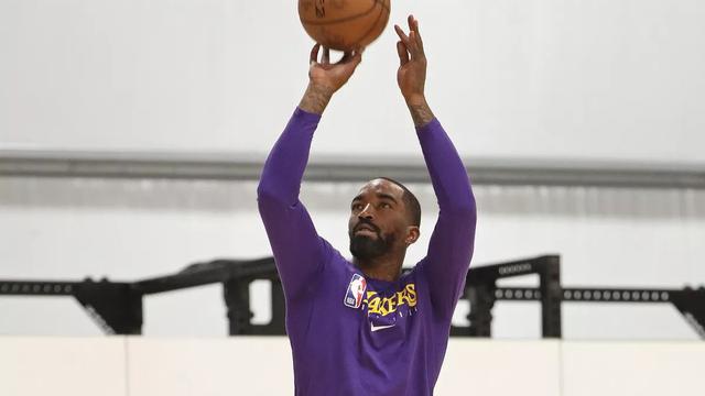 再次搭檔老詹有什麼不同？服務生直言「真香」，而JR也有不同看法！-黑特籃球-NBA新聞影音圖片分享社區