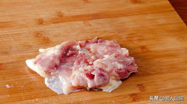 一个人在家吃什么，15元买了2个大鸡腿，做了一盘黑椒鸡腿饭