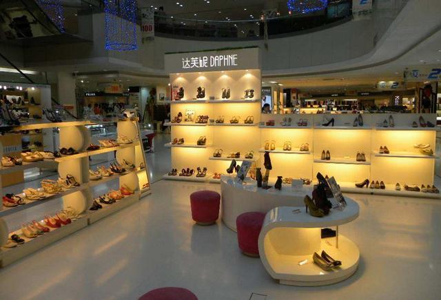 又“一双鞋”陨落！曾家喻户晓，4年关店超400