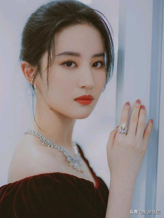刘诗诗和刘亦菲：简直就是古典美的代表人物，是真美
