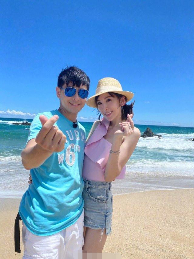 林志颖深夜陪娃玩足球，父子四人同款发型抢镜，kimi与爸爸分不清