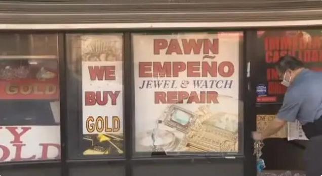 纽约华人当铺遭洗劫 老板娘被打断腿，十年努力