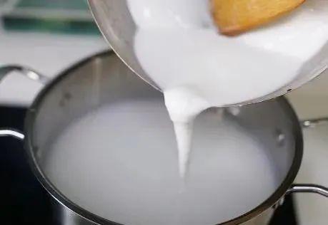 一到夏季就没胃口？那就来一碗凉粉开开胃吧~做