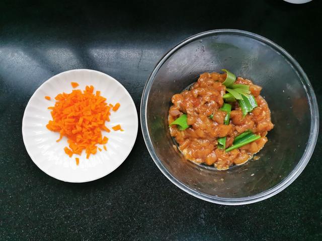 免揉面，适合早餐吃的酥皮馅儿饼，10分钟出锅，厨房小白秒变大厨