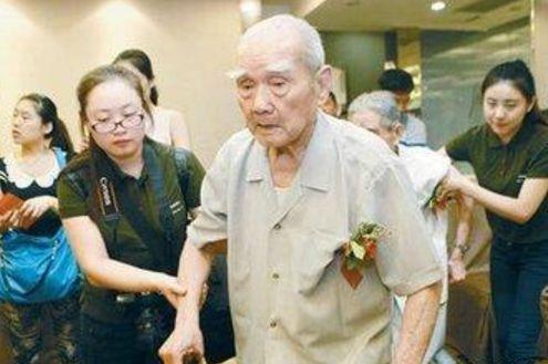 他15歲偷偷參軍抗日，71年后，86歲見到106歲母親，母親當(dāng)晚去世