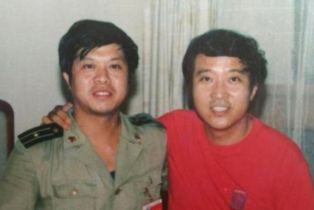 2000年，牛群为贫困学校募捐，却遭质疑被逼“裸