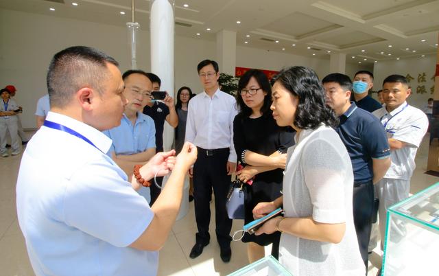 山东社会科学院党委委员、副院长袁红英到济南新材料产业园区调研