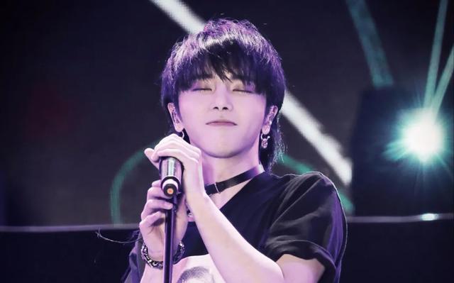 周杰伦1套黑胶卖7千被骂捞金，华语歌坛要是争气