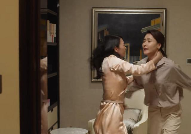 好丧心病狂！童瑶当年好惨啊，被张默打成这样