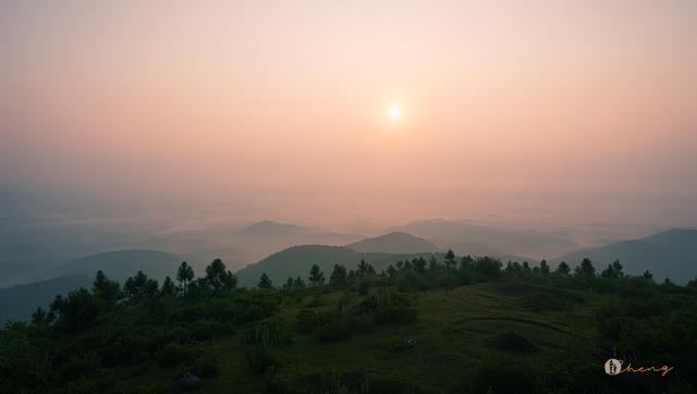 钦州的这座山你来爬过吗，在这里看日出日落仿佛置身天庭