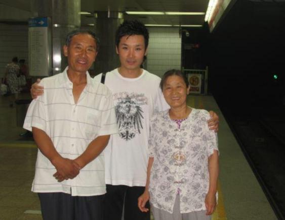 曾被全村资助学费，父亲也因他终身残疾，如今刘和刚豪宅意外曝光