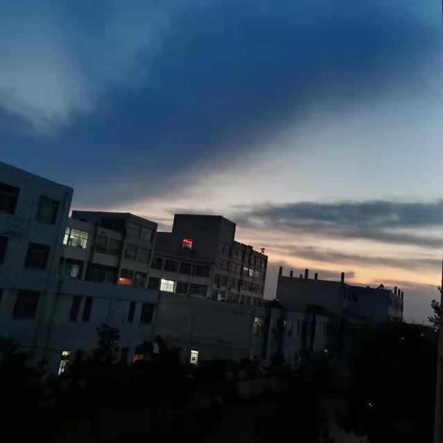 希望国人别再跪着了，站着看世界不好吗