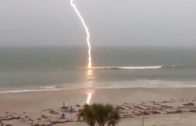 他10年内被雷击中3次，死后4年墓地又遭雷劈，他干过啥坏事