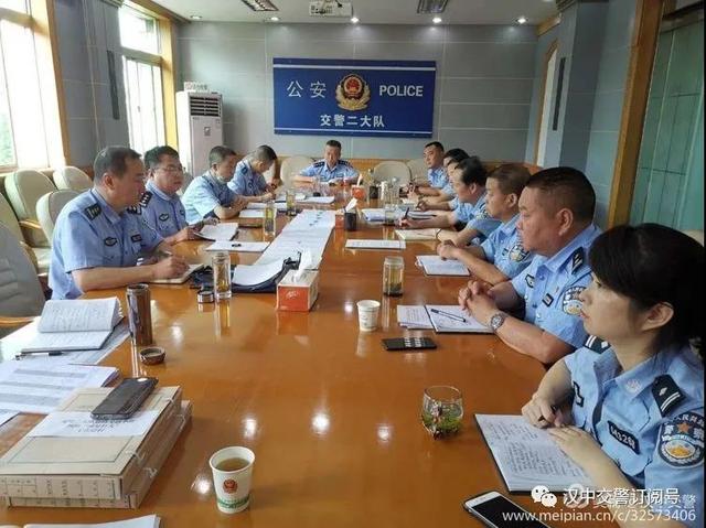 汉中市交警支队支队长吕锋到直属二大队督导检查道路交通事故预防“减量控大”工作
