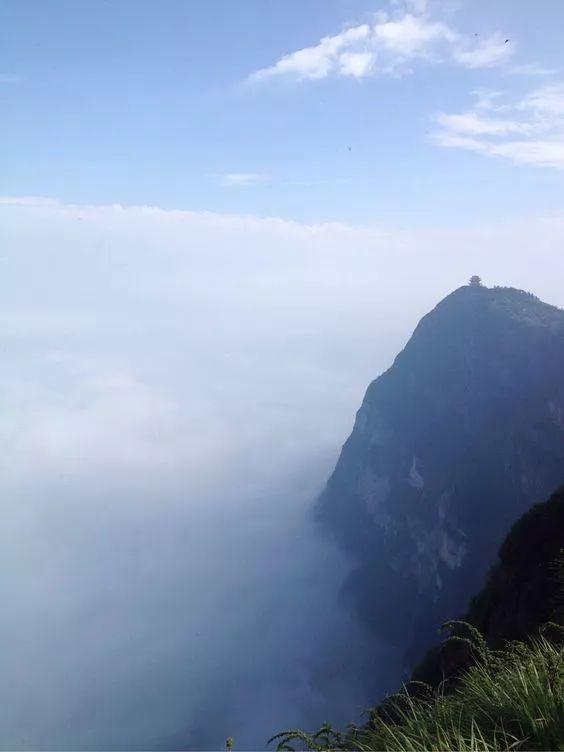 震撼！航拍四川名片峨眉山