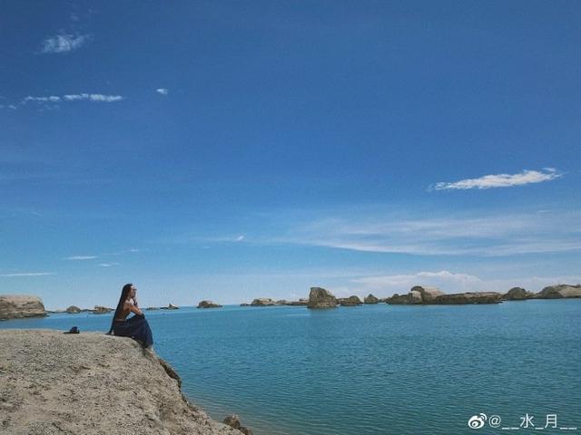 杨丽萍徒弟和爱人蜜月旅行，甜蜜互拍撒糖，水月甜蜜表白：你最棒