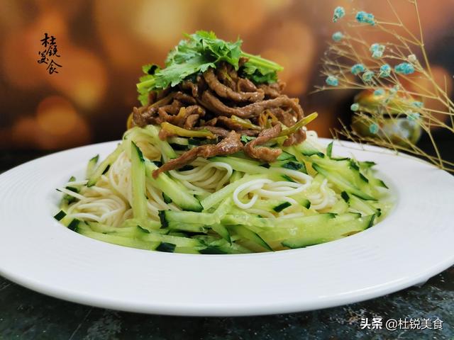 家常肉丝凉面，入伏凉面首选，记忆中的儿时味道，满满的烟火气