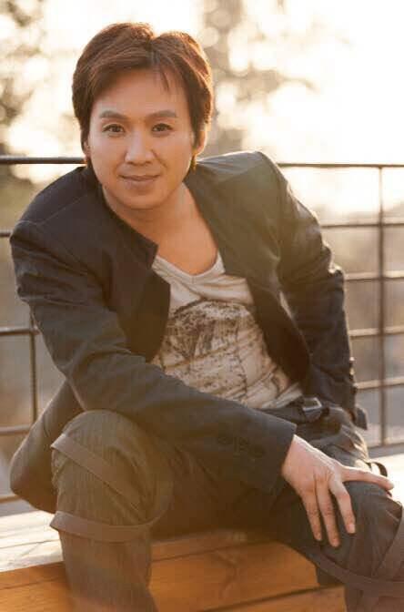 被陈小春抢走了初恋张柏芝，遭到郑伊健打压，