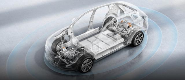 706km续航的小鹏P7只要25万！蔚来又着火了？