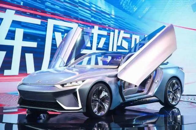 岚图“赶鸭子上架”：一汽红旗复兴提速，东风“坐不住”了