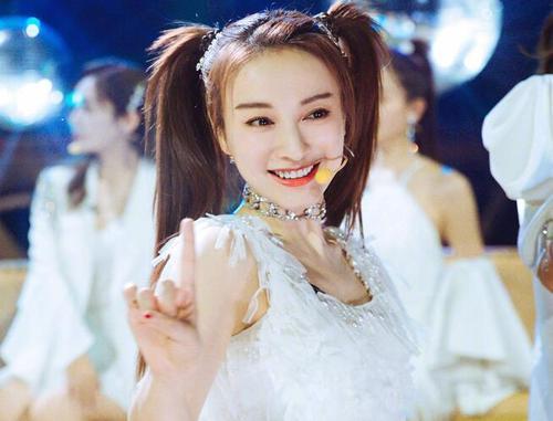 37岁吴昕：花了14年才把自卑揉碎，从她身上我看到了无数人的影子