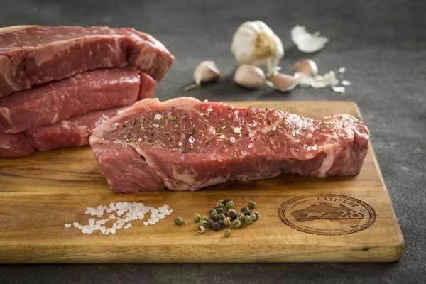 中国暂停4家进口澳洲牛肉后，外媒：澳方对买房的中国人下手了