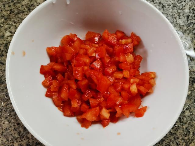 做法简单的西红柿香葱鸡蛋饼，味道很好，营养也不错