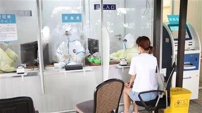 贴心！上海东方医院启用户外核酸采样工作柜，让采样工作安全舒适