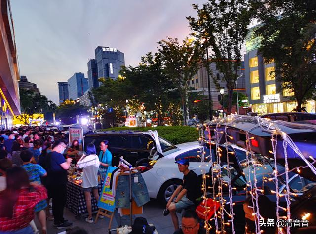 地摊时代来袭！实体店心慌脚乱，失业的有福了