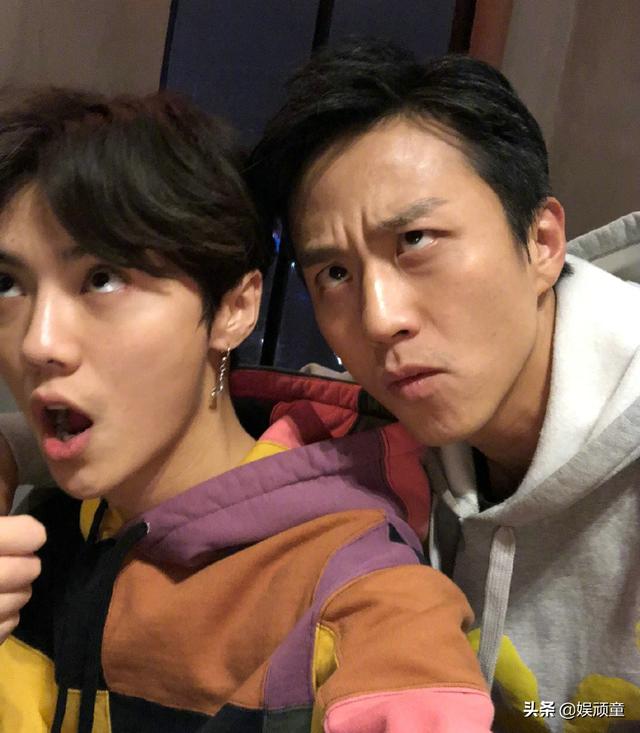 肖战获得金扫帚奖后，粉丝抠细节证明演技，知