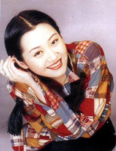 51岁的许晴：情史如此丰富，为何至今仍单身？网友表示：不敢娶