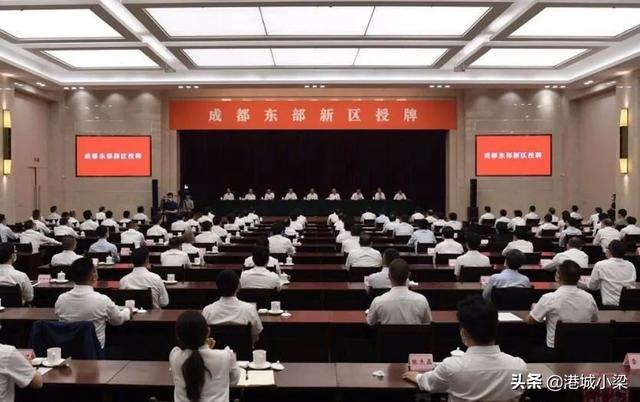 重庆，“膨胀”了