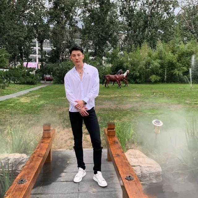 《浪姐》白冰听情歌伤心流泪，前夫丁一骗婚生