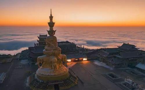 震撼！航拍四川名片峨眉山