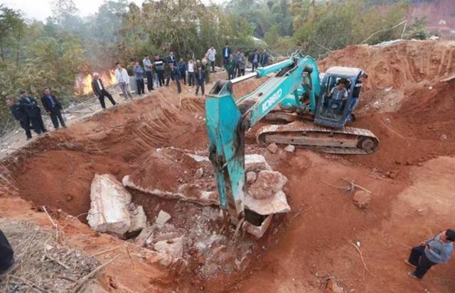 湖南出土一清朝古墓，挖到一半，考古专家直言