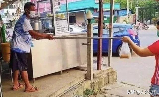 有一种口罩，叫“泰式口罩”；有一种距离，叫“泰式距离”