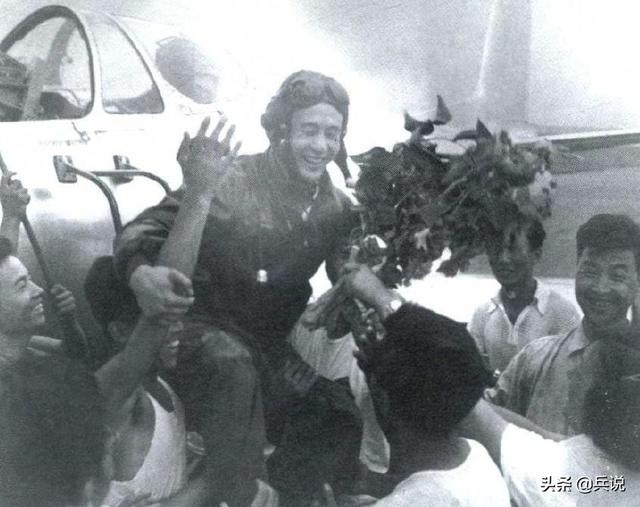 苏式飞机舱盖矮？设计师采集我军飞行员身材数