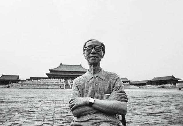 没见过世面的溥仪，第一次理发就被难住：嗡嗡