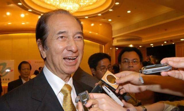 对何鸿燊影响最大的女人，不是他的四个太太，