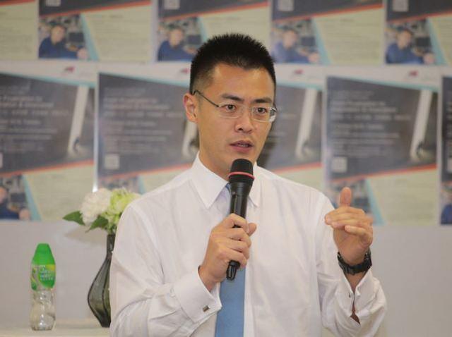 刘鸣炜净身出户，股份全卖给甘比，其实刘銮雄