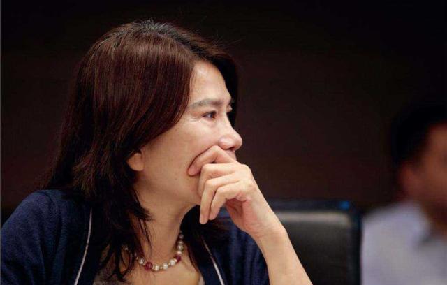 董明珠：30岁失去丈夫养2岁儿子，10亿多女富豪，活成女性楷模
