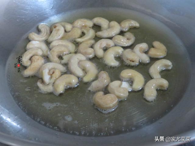玉米和它是绝配，做法简单，菜色金灿，口感甘甜，比吃肉强